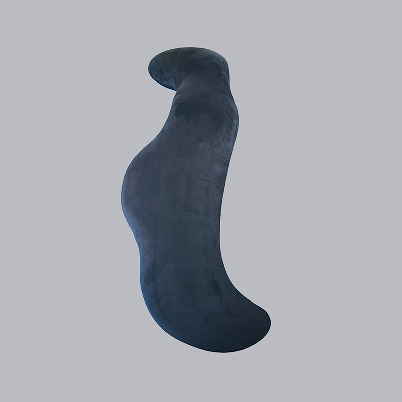 Almofada longa de pelúcia para sofá e cama